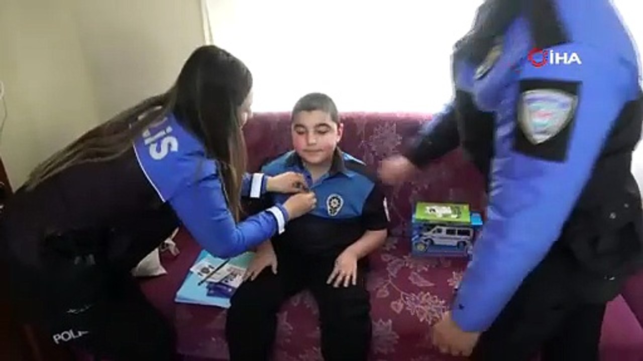 Adana’da engel tanımayan mutluluk: Mahmut Efe’nin polislik hayali gerçek oldu!