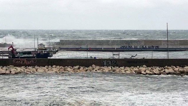 Ciclone Harry, la burrasca a Cala Gonone