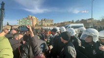 DEM Parti’nin Mardin Nusaybin’de yaptığı grup toplantısı sırasında sınır hattına gitmek isteyenlere polis müdahale etti