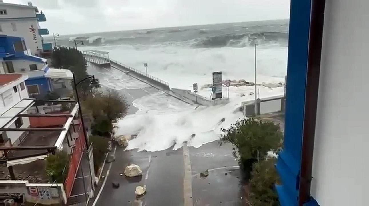 Maltempo. Il mare in tempesta. La situazione a Cala Gonone