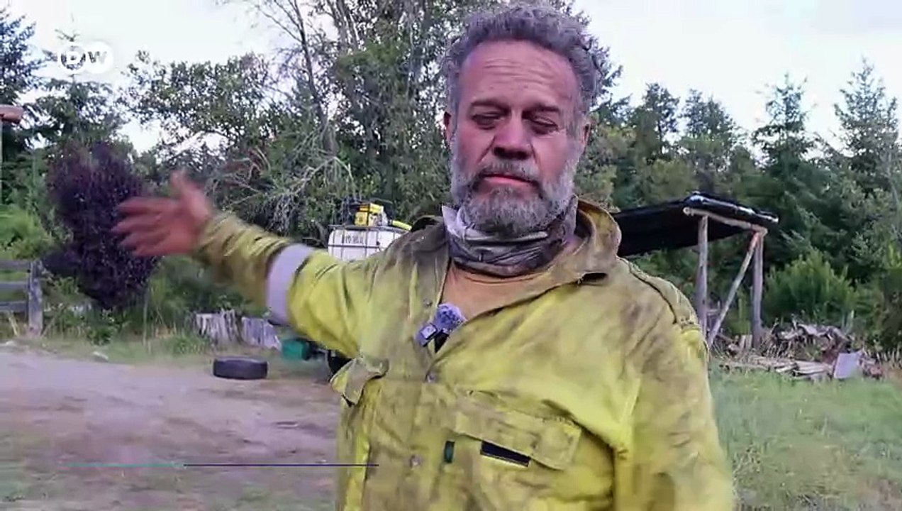 Bomberos y voluntarios contra el fuego