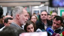 Los Reyes atienden a los medios tras visitar a los heridos del accidente de tren en el Hospital Universitario Reina Sofía