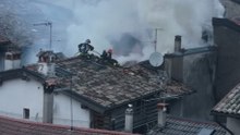 Incendio ad Ala nel pomeriggio del 20 gennaio, vigili del fuoco in azione (Video Cavagna)