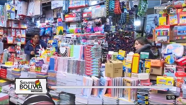 Precios de los útiles escolares bajan en el mercado ‘La Tablada’ de La Paz