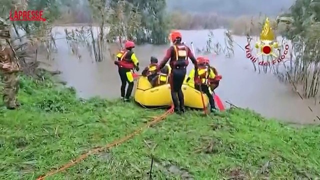 Maltempo in Sardegna, i Vigili del fuoco salvano tre cavalli a Nuoro