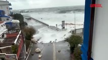 Maltempo Sardegna, a Cala Gonone la mareggiata invade le strade