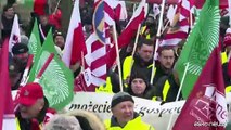 Migliaia di agricoltori protestano a Strasburgo: 