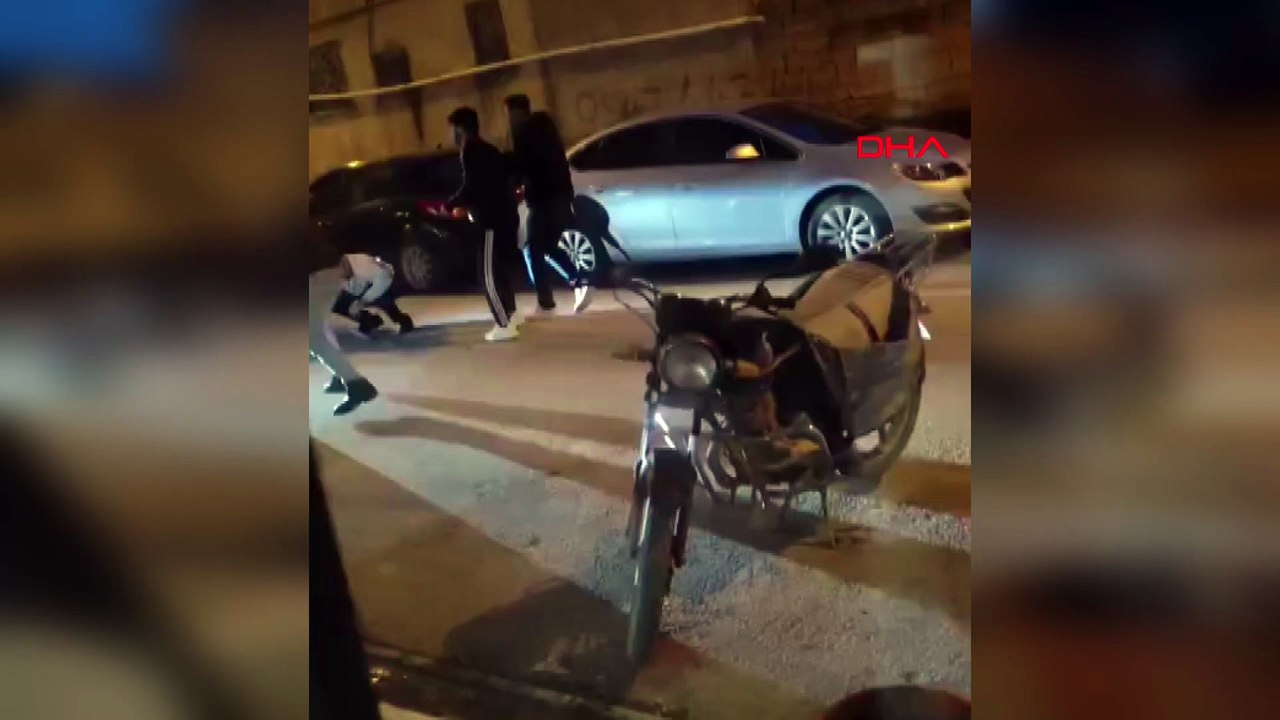 Mardin'de silahlı ve sopalı park yeri kavgasında 3 kişi yaralandı; olay anı kamerada