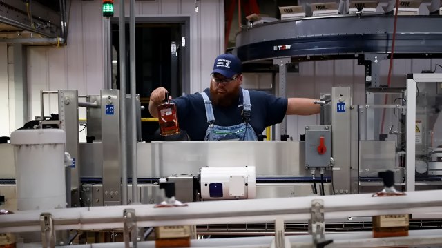 $9B Kentucky Whiskey Market Hit as Third Bourbon Giant Buckles Under Tariffs