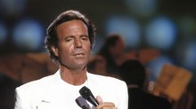 Julio Iglesias exige frenar investigación en su contra