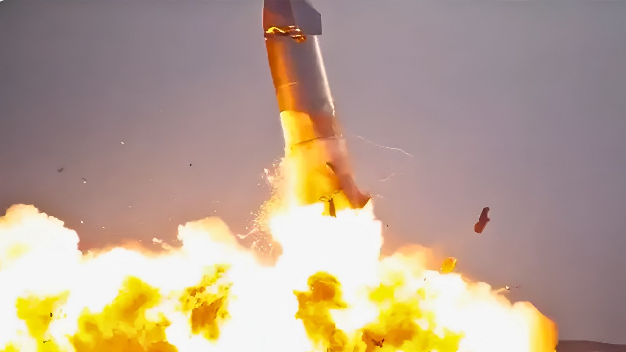 SpaceX Hit With FAA Warning After 403-Foot Rocket Explodes—450 Travelers Caught In Debris