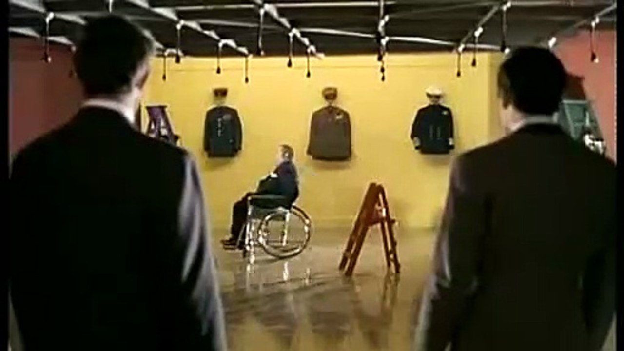 Mit Schirm, Charme und Melone Trailer DF