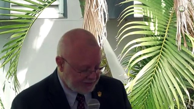 El CUCS recibe en donación autobús para sus estudiantes