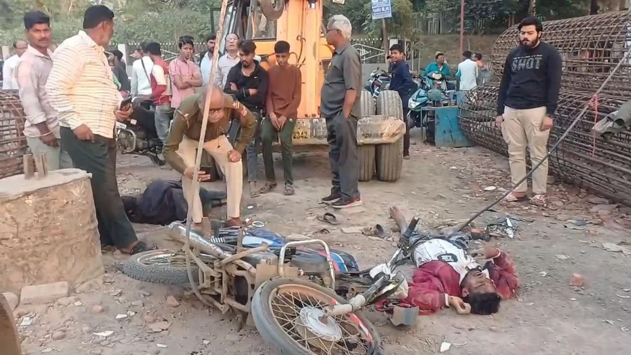 न कोई बोर्ड या संकेतक, निर्माणाधीन फ्लायओवर से...
