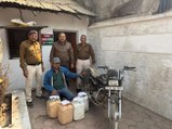 बाइक से शराब परिवहन करते हुए युवक गिरफ्तार, 60 लीटर शराब जब्त