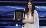 Valentino: l'omaggio di Elisa con il video sullo skate a Sanremo 2022