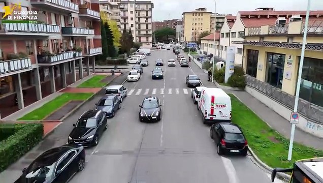 Prato, maxi sequestro della Guardia di Finanza nel distretto tessile parallelo