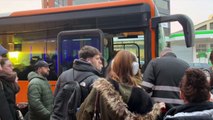 Usuarios de la red de Rodalies intentan llegar a sus destinos en autobuses interurbanos