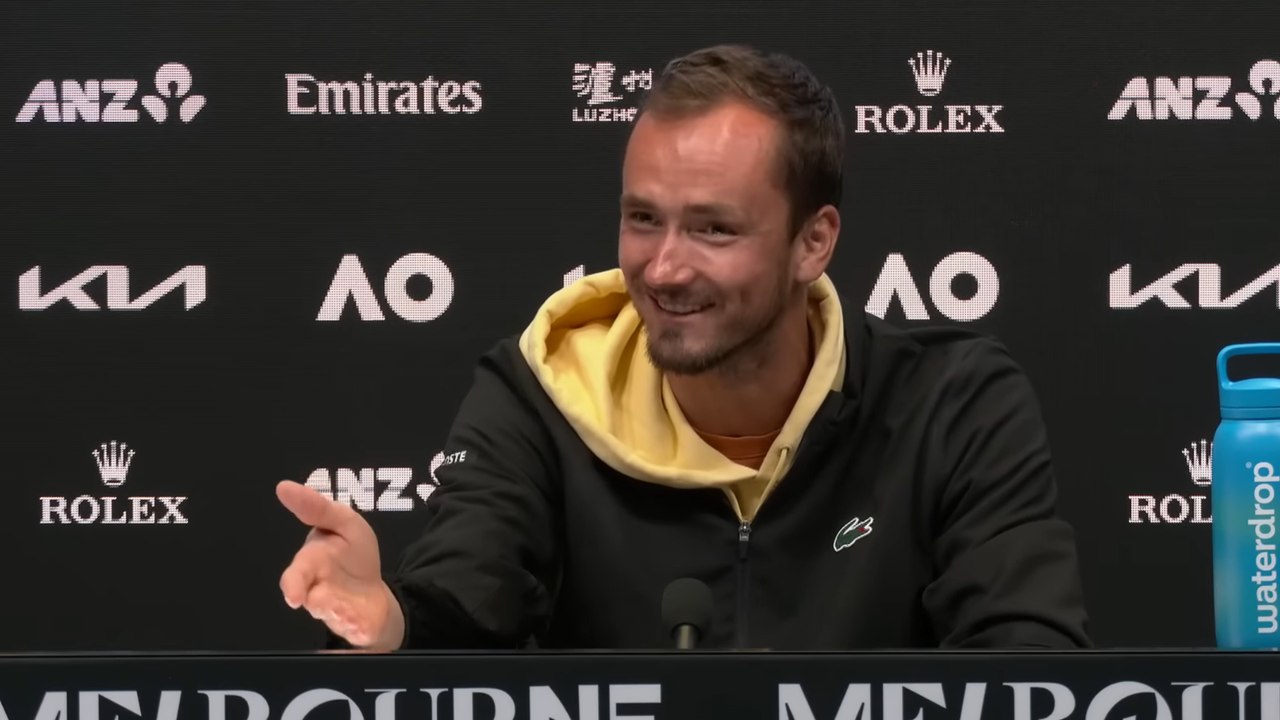 Tennis - Open d'Australie 2026 - Daniil Medvedev : "En France, tu dois dire bonjour à tout le monde !"