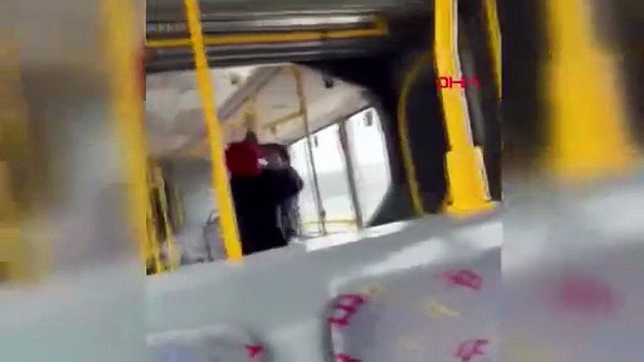 Boş otobüste yer kavgası şoku: Yolcuyu dövüp, ''Komutanımı çağırın'' diye bağırdı