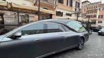 L'arrivo del feretro di Valentino, aperta la camera ardente a Roma