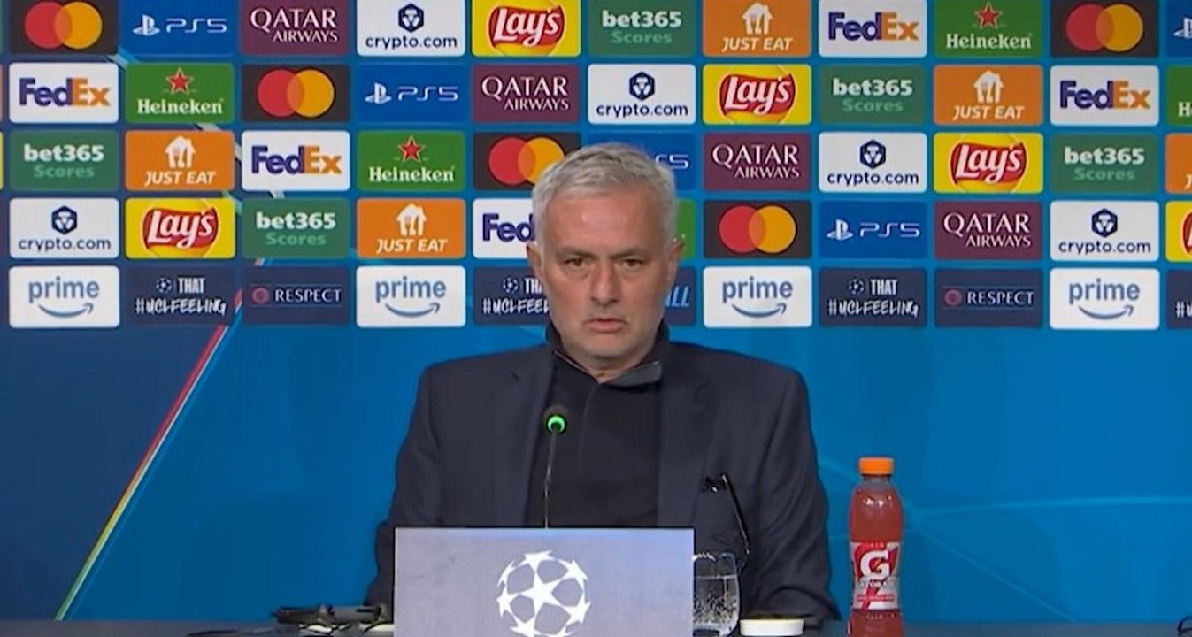 VIDEO / "Alleneresti la Juve?": Mourinho glaciale... con frecciata
