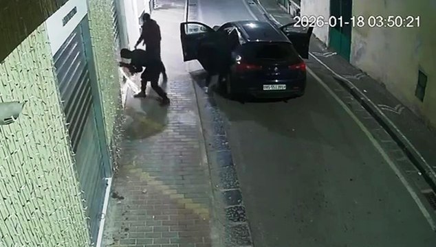 Aversa (CE) - Colpo notturno in un panificio: ladri via con la cassa ripresi dalle telecamere (21.01.26)