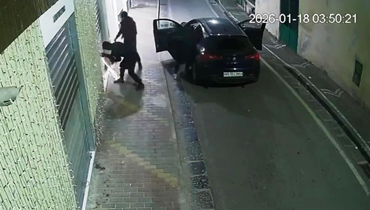 Aversa (CE) - Colpo notturno in un panificio: ladri via con la cassa ripresi dalle telecamere (21.01.26)