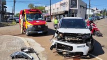 Colisão entre Celta e Citroën Aircross deixa mulher ferida na Rua Jacarezinho