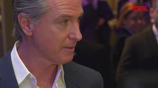 Usa, Newsom contro Trump a Davos: «Diplomazia, con lui? È un T-Rex»