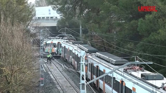 Treno deraglia in Catalogna: morto il macchinista