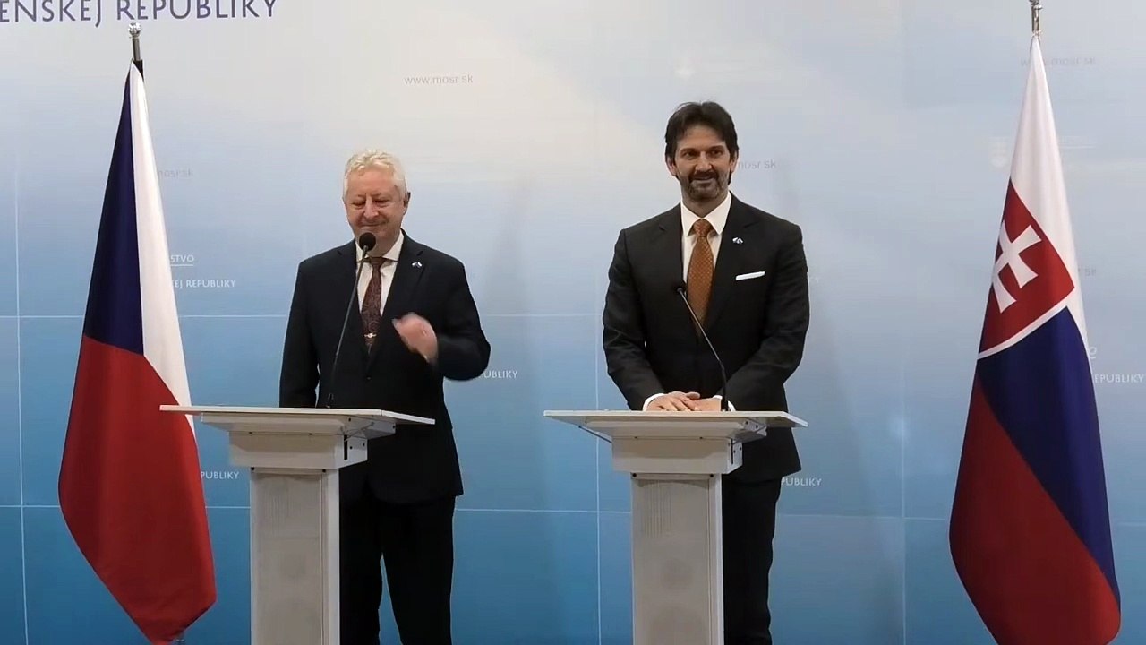 ZÁZNAM: Kaliňák a Zůna sa zhodli na potrebe zvýšenia obrannej sebestačnosti a spolupráce