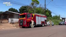 Bombeiros combatem incêndio em vegetação no bairro Brasília