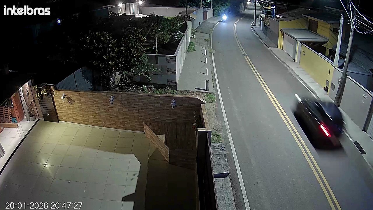 Batida violenta entre motocicleta e ônibus termina com morte de casal em Florianópolis