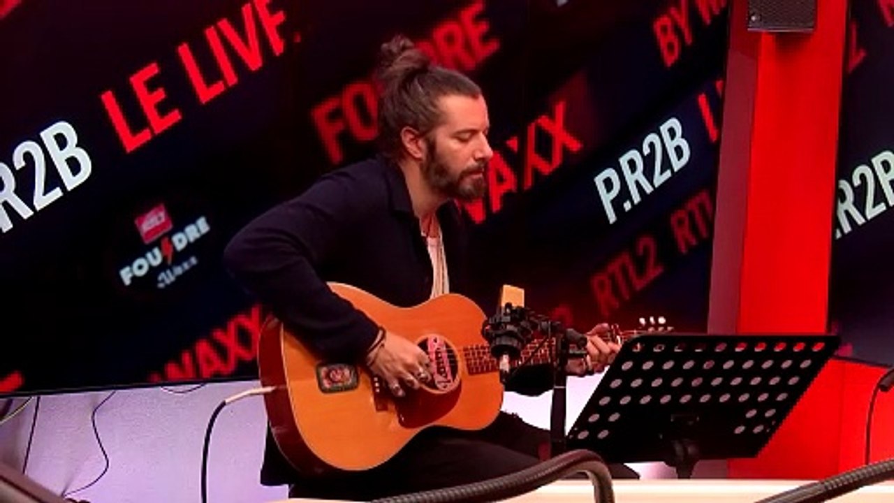 P.R2B & Waxx interprètent "Amnésie" en live dans Foudre
