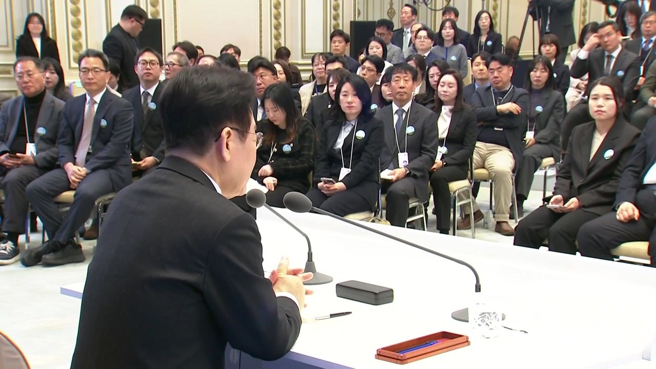 이 대통령 "신규 원전, 열어놓고 판단...이념 전쟁 도구 안 돼" / YTN
