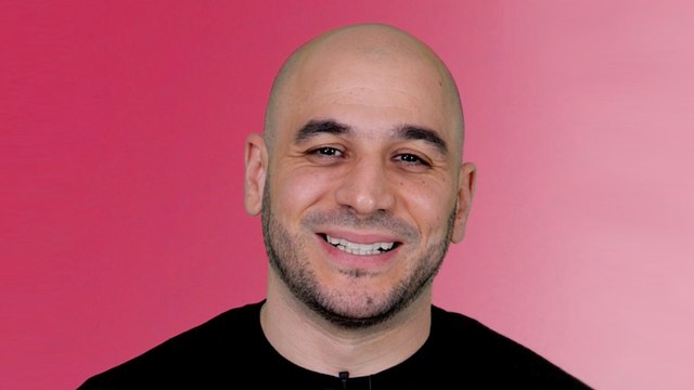 Parcours : 5 ans d'infertilité avant d'avoir un enfant l'humoriste Medhi Djaadi témoigne