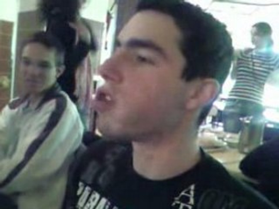 Benjamin mangeant un beignet partie 2