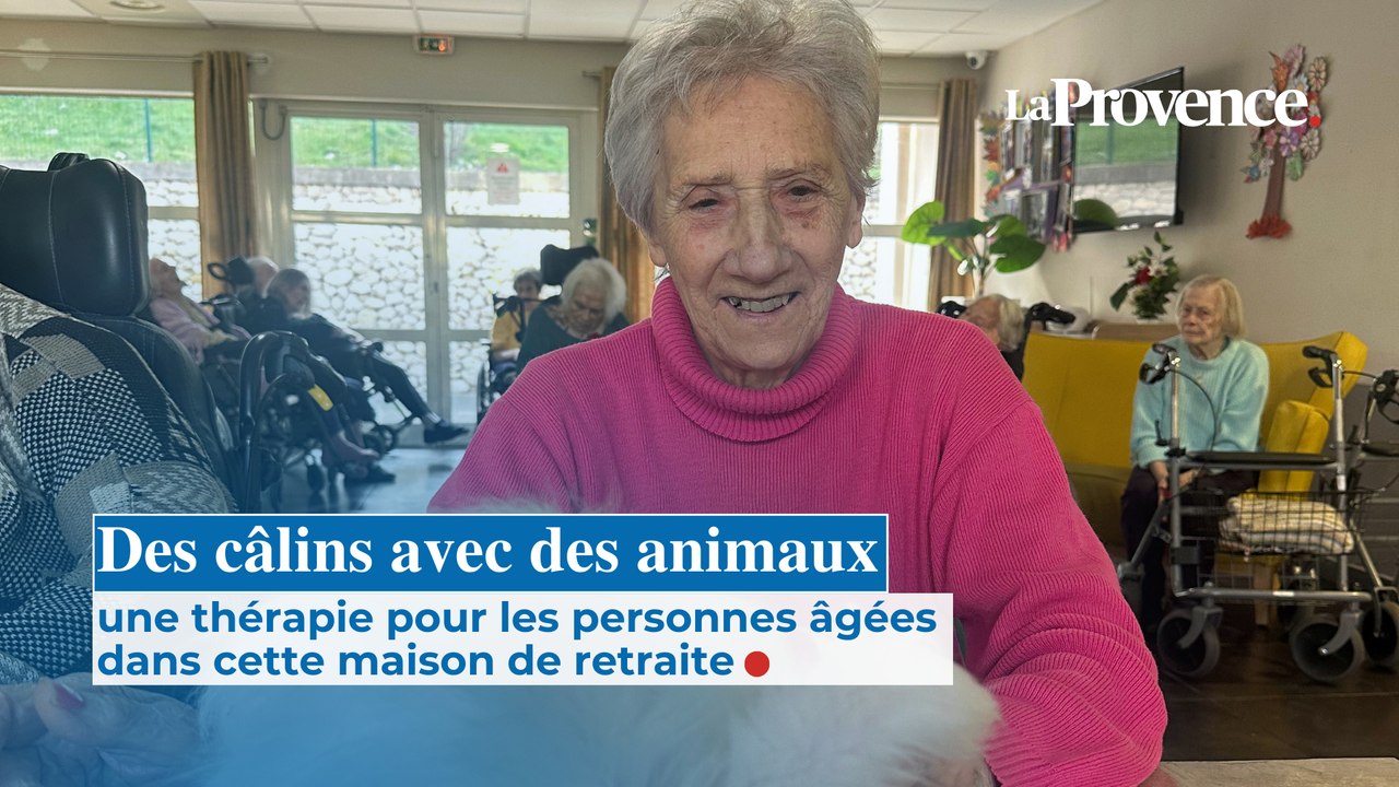Des câlins avec les animaux : une thérapie pour les personnes âgées dans cette maison de retraite