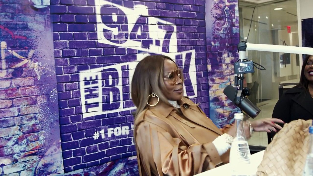 Mary J Blige Visits The Block
