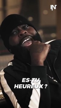 On lui pose la question si il est heureux il répond il n’est jamais heureux Eminem