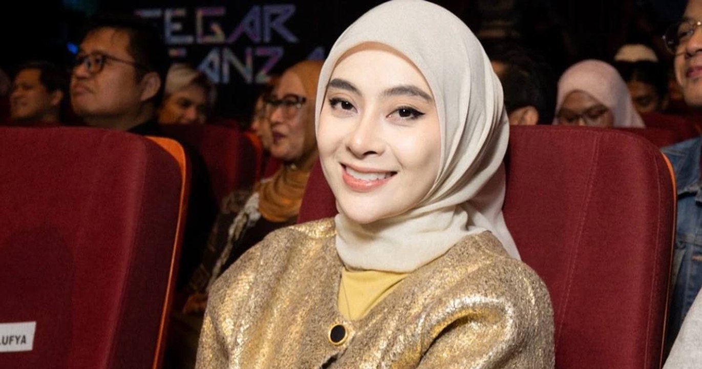 Adira Suhaimi Anak Bongsu Manja Dengan Mak