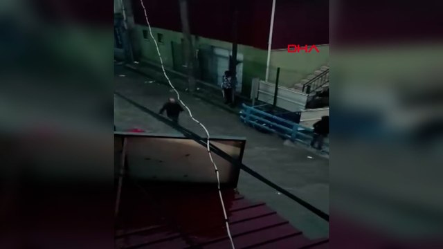 İzmir'de sağanak sonrası Karabağlar Deresi taştı