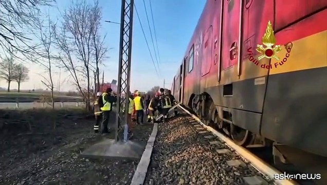 Incidente tra camion e treno a Chivasso: due feriti lievi