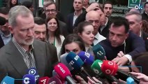 El vídeo de los empujones de María Jesús Montero para chupar cámara junto a los Reyes