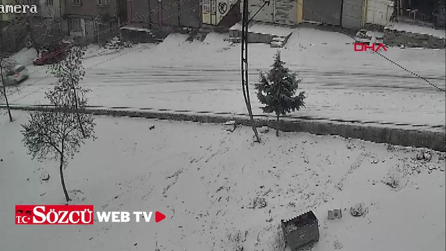 Otomobilin duvara çarpıp devrildiği kaza kamerada