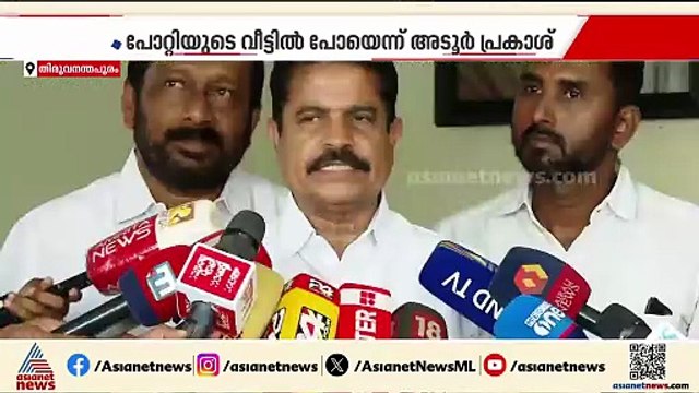 പോറ്റിയ്‌ക്കൊപ്പം നിന്ന് സമ്മാനപ്പൊതികൾ കൈ മാറുന്ന ഫോട്ടോ പുറത്ത്; അടൂർ പ്രകാശ് കൂടുതൽ കുരുക്കിൽ