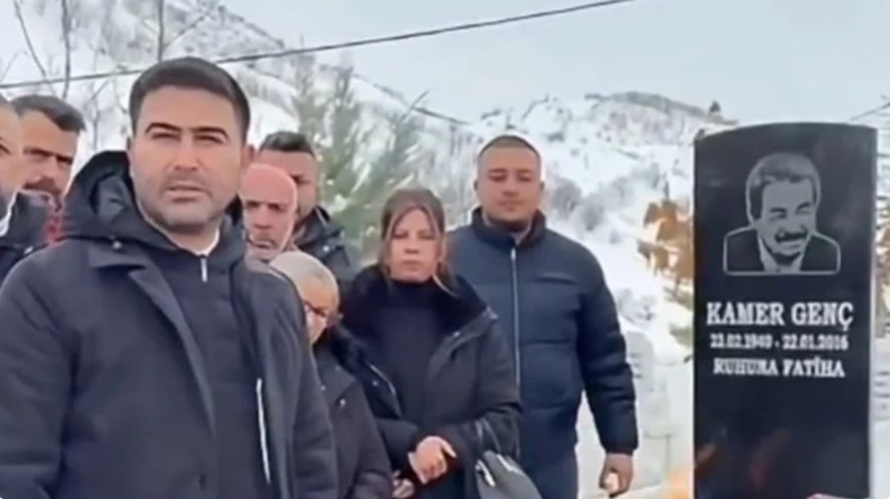 AKP’li başkan, Kamer Genç’in mezarını ziyaret etti