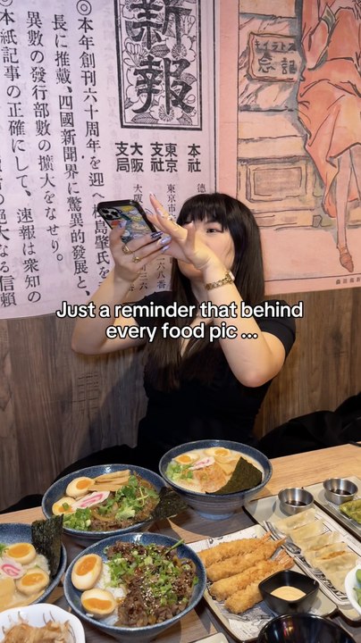 Derrière chaque photo de bouffe, il y a une sœur qui attend 🤭👯‍♀️