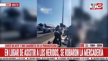 Choque e indignación: mientras el conductor agonizaba, automovilistas le robaban la mercadería